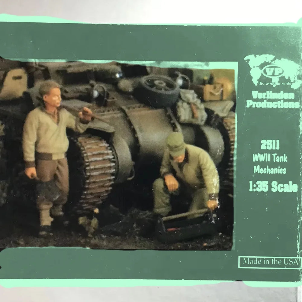 1/35 WWII Tank Mechanics, 3 Figures, Resin Model Figure Kit, Unassembled and Unpainted