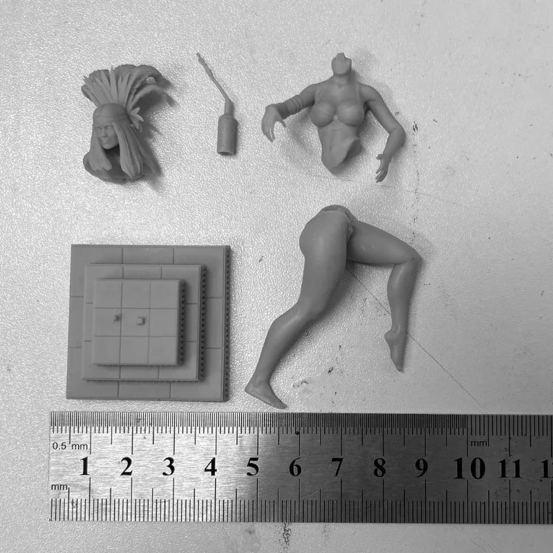 1/24 Egyptian Priestess, Resin Model Figure Kit, Fantasy Theme, Unassembled and Unpainted
