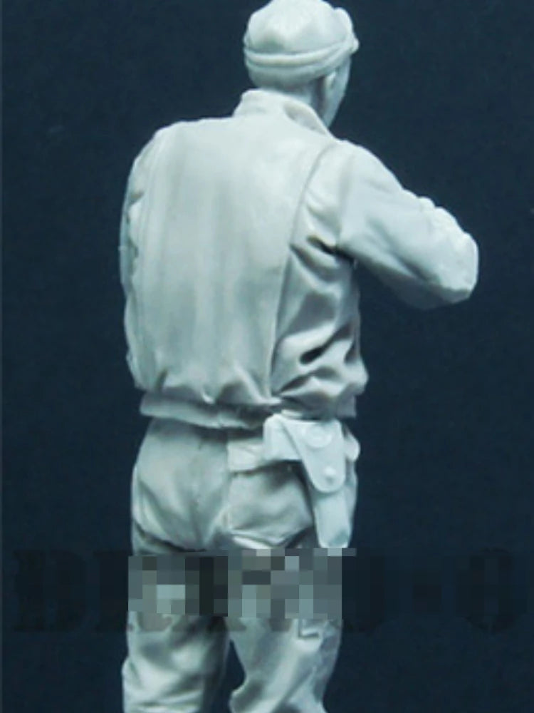 1/35 WWII US Infantry in Overseas Cap with Rifle, Resin Model Figure Kit, Unassembled and Unpainted
