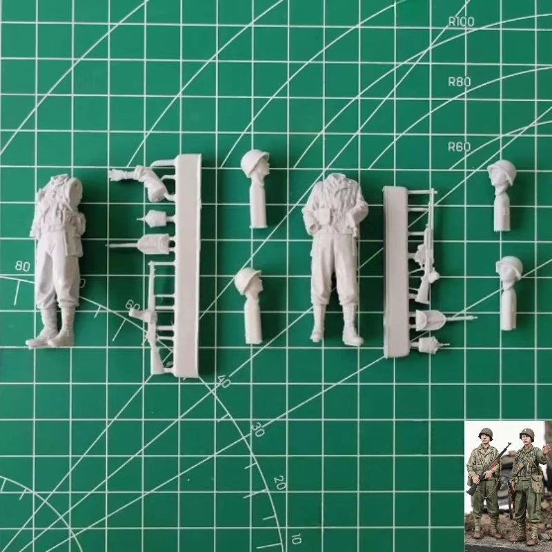 1/35 WWII US Infantry Advancing in Combat, 2 Figures, Resin Model Figure Kit, Unassembled and Unpainted