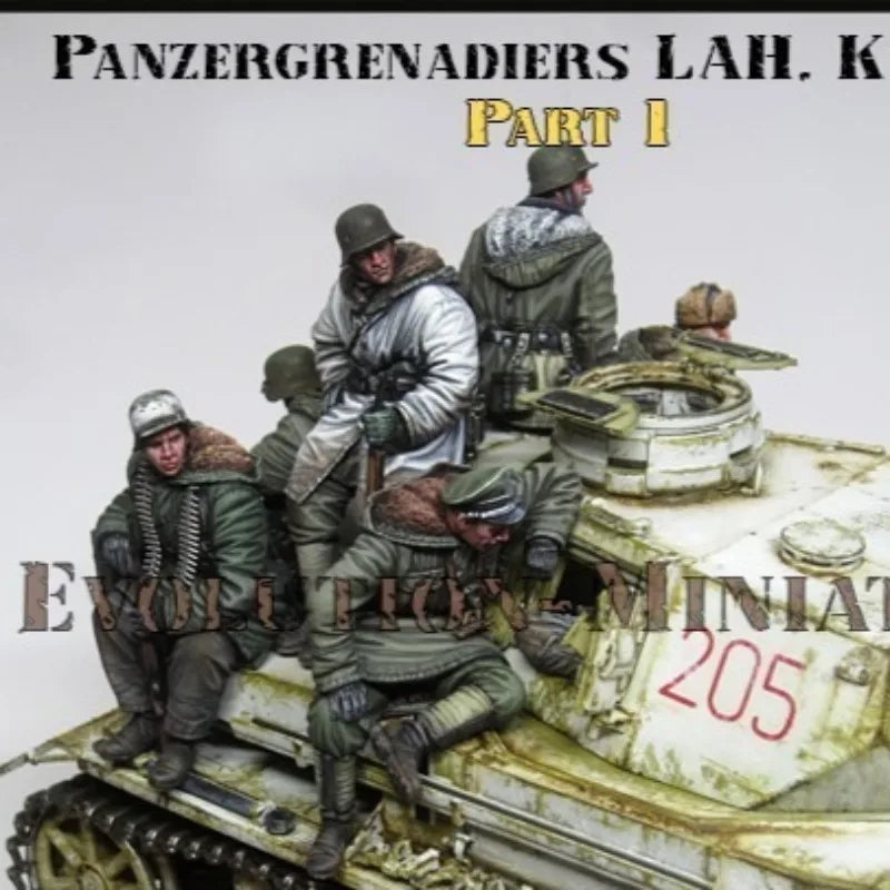 1/35 WWII German Panzer Crew in Combat Action, 8 Figures, Resin Model Figure Kit, Unassembled and Unpainted