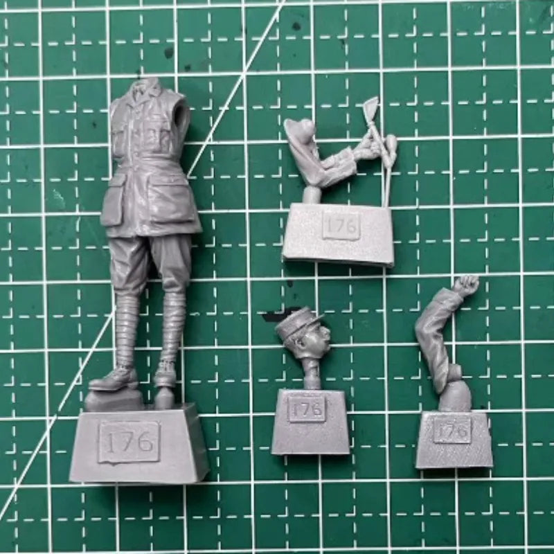 1/35 WWI French Tank Officer, Resin Model Figure Kit, Unassembled and Unpainted
