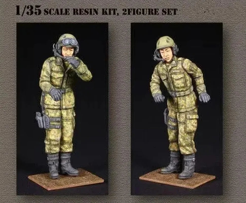 1/35 Modern Infantry in Desert Camouflage with Radio Gear, 2 Figures, Resin Model Figure Kit, Unassembled and Unpainted