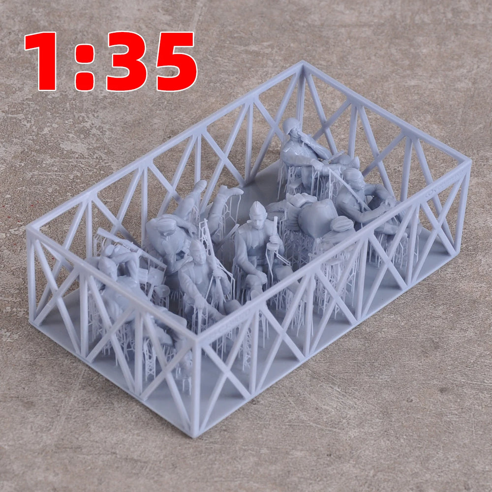1/35 WWII Soviet Soldiers at Rest, 5 Figures, Resin Model Figure Kit, Unassembled and Unpainted