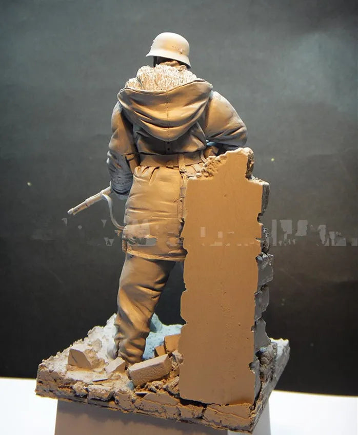 1/16 WWI British Infantryman with Bayoneted Rifle, Resin Model Figure Kit, Unassembled and Unpainted