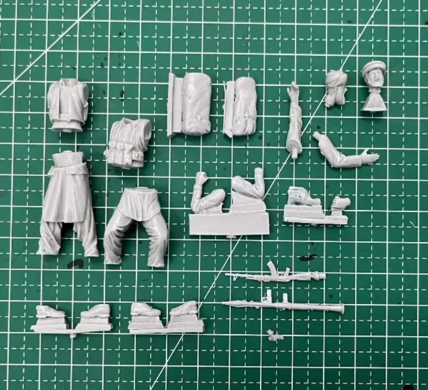 1/35 WWI Eastern European Militia Soldiers, 2 Figures, Resin Model Figure Kit, Unassembled and Unpainted