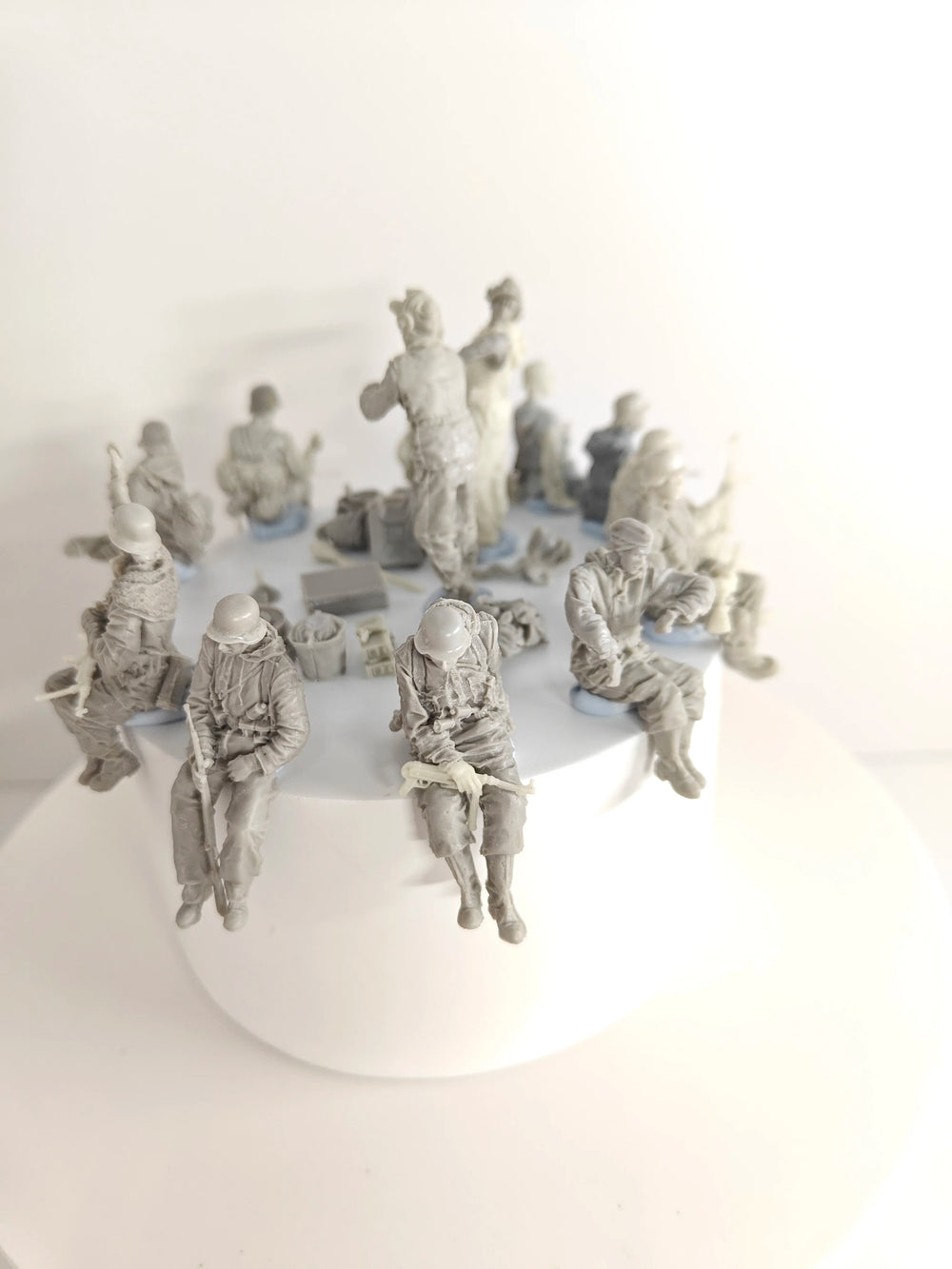 1/35 WWII Wehrmacht Infantry Soldiers, 18 Figures, Resin Model Figure Kit, Unassembled and Unpainted