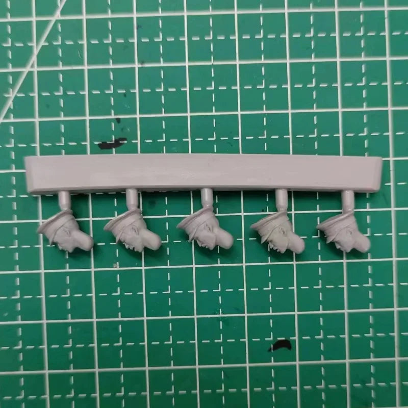 1/35 Modern German Military Heads with Varied Expressions, 5 Figures, Resin Model Figure Kit, Unassembled and Unpainted