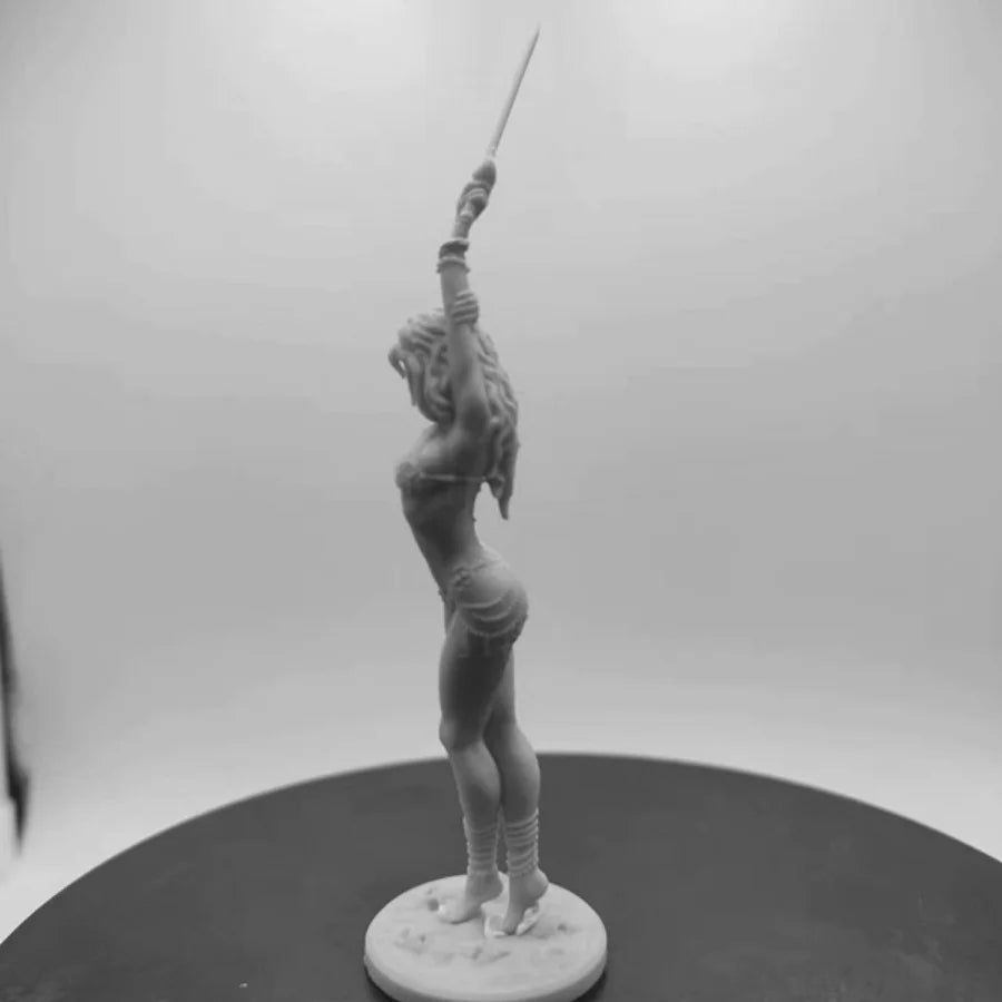 1/24 Fantasy Female Warrior Attacking with Spear, Resin Model Figure Kit, Unassembled and Unpainted
