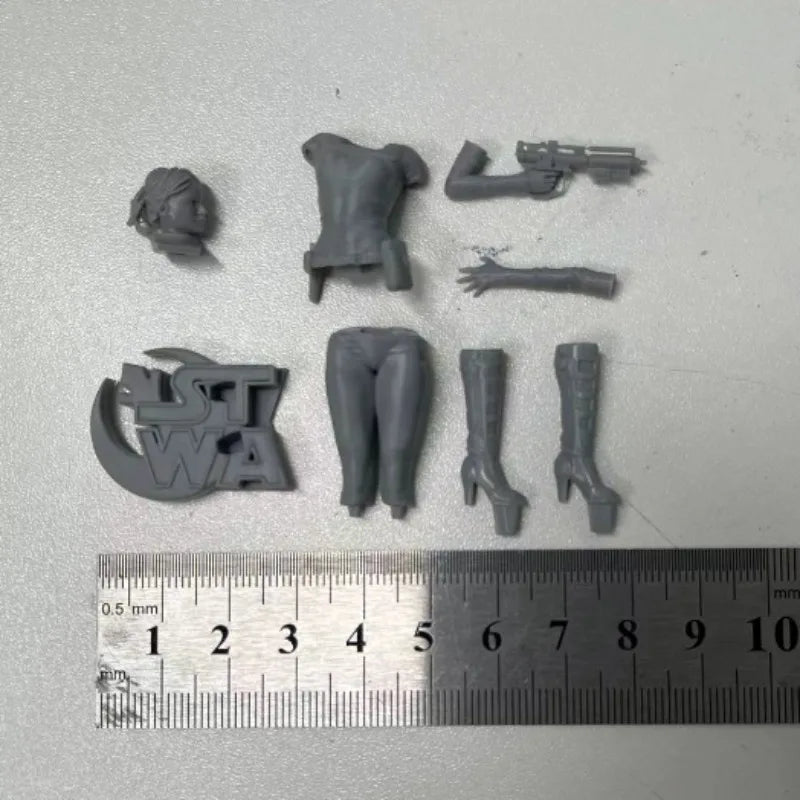 1/24 Female Mercenary, Resin Model Figure Kit, Fantasy Theme, Unassembled and Unpainted