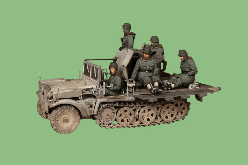 1/35 WWII German Soldiers with Half-Track, 5 Figures, Resin Model Figure Kit, Unassembled and Unpainted