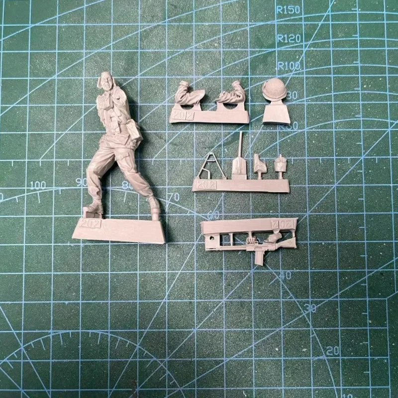 1/35 WWII French Machine Gunner, Resin Model Figure Kit, Unassembled and Unpainted