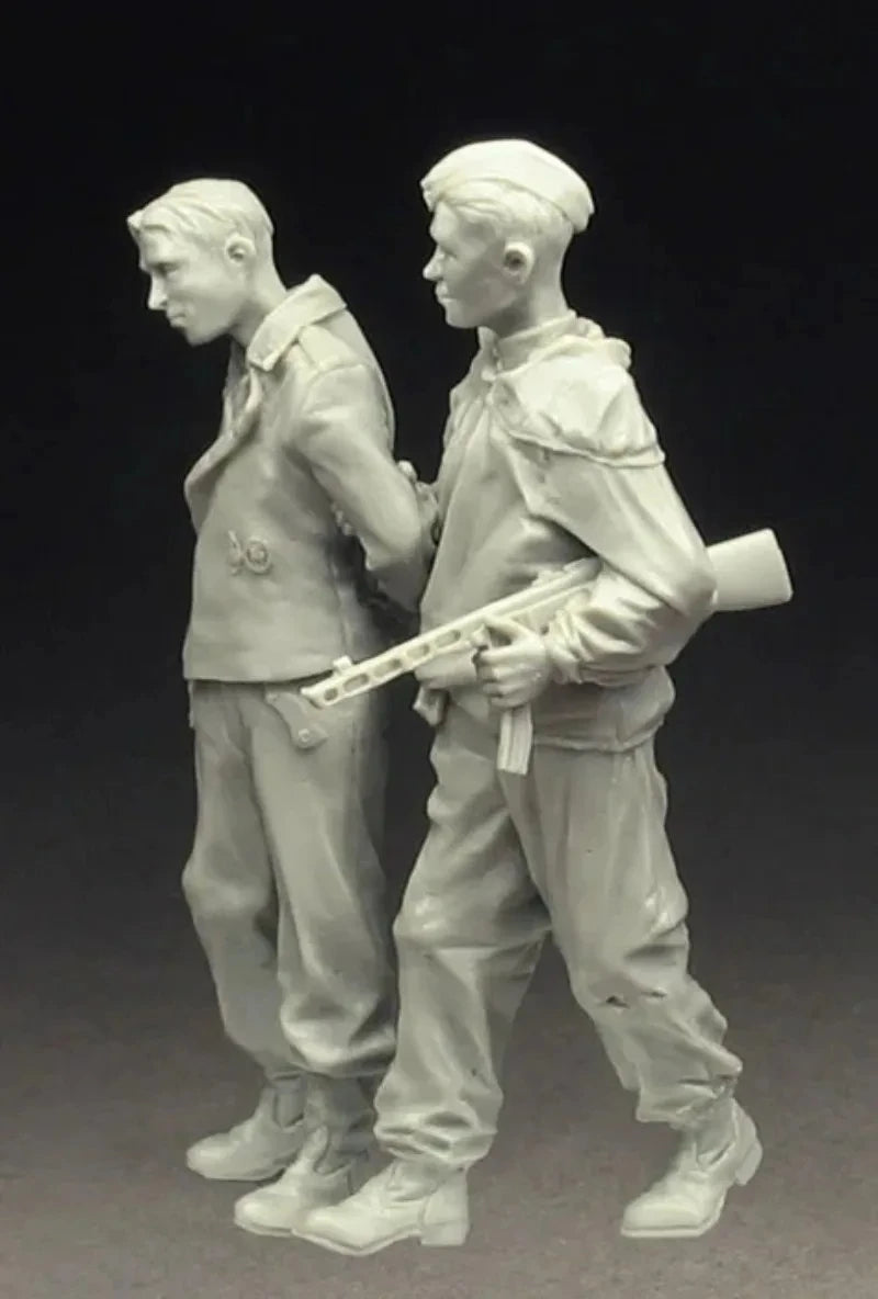 1/35 WWII Red Army Scout and Tanker, 2 Figures, Resin Model Figure Kit, Unassembled and Unpainted