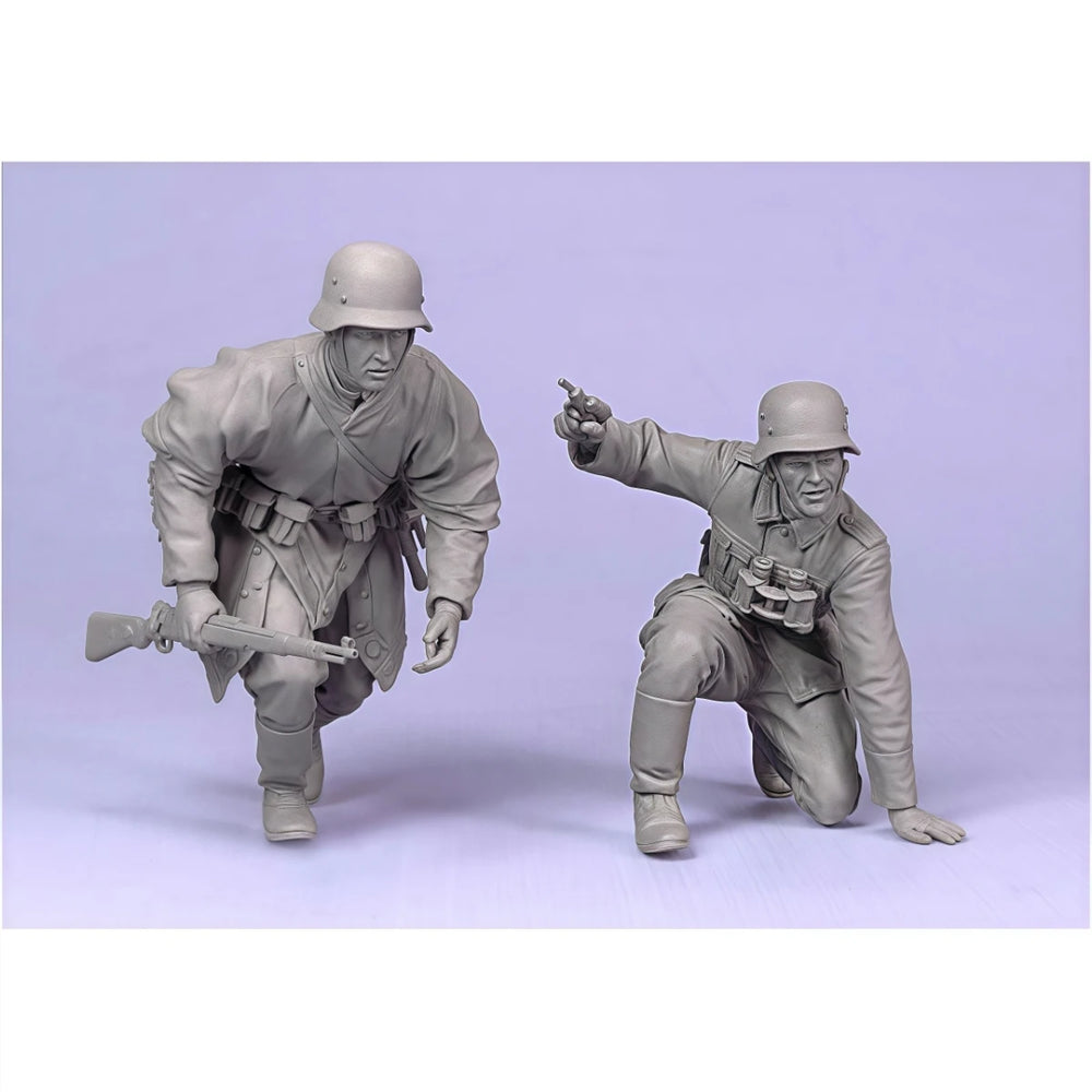 1/35 WWII German Infantry & Officers, 7 Figures, Resin Model Figure Kit, Unassembled and Unpainted