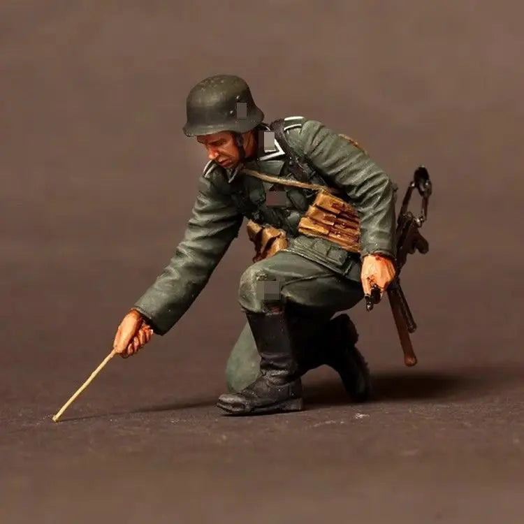 1/35 WWII German Wehrmacht Briefing, 6 Figures, Resin Model Figure Kit, Unassembled and Unpainted
