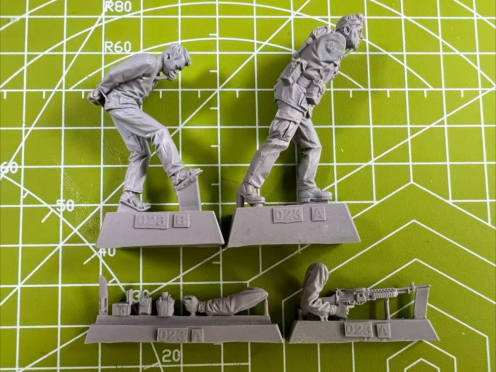 1/35 Modern US Navy SEAL & POW Scene, 3 Figures, Resin Model Figure Kit, Unassembled and Unpainted