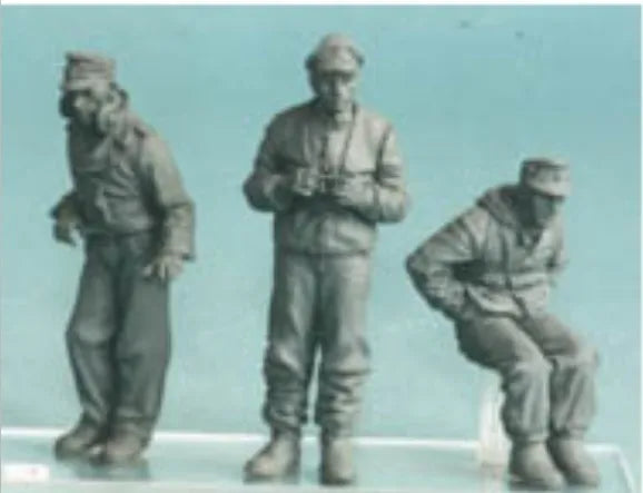 1/35 WWII Military Soldiers in Field Gear, 2 Figures, Resin Model Figure Kit, Unassembled and Unpainted