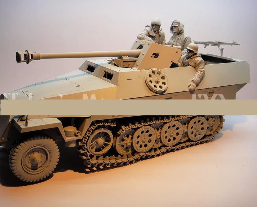 1/16 WWII German Panzer Crew in Winter Uniforms, 3 Figures, Resin Model Figure Kit, Unassembled and Unpainted