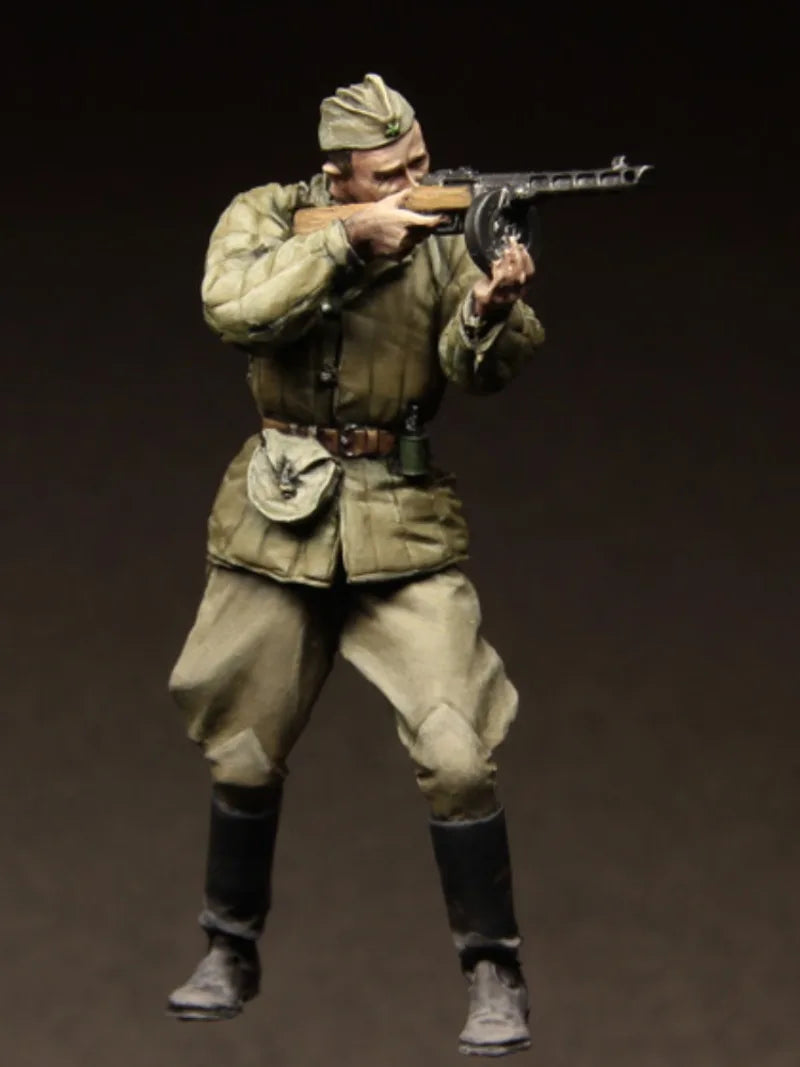 1/35 WWII Soviet Infantryman Aiming Rifle, Resin Model Figure Kit, Unassembled and Unpainted