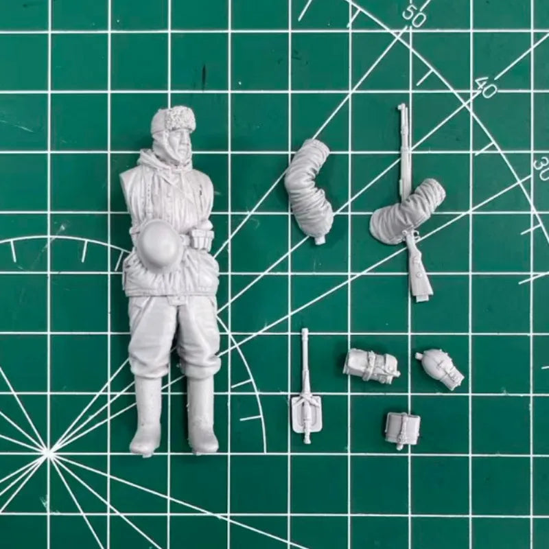 1/35 WWI Russian Infantry in Combat Poses with Gas Masks, 6 Figures, Resin Model Figure Kit, Unassembled and Unpainted