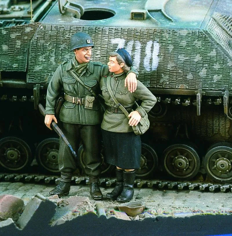 1/35 WWII German Panzer Officer with Crew Member, 2 Figures, Resin Model Figure Kit, Unassembled and Unpainted