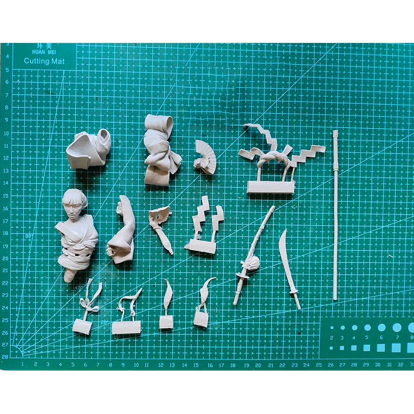 1/10 Female Warrior with Spear and Feathered Wings, Resin Model Bust Kit, Fantasy Theme, Unassembled and Unpainted