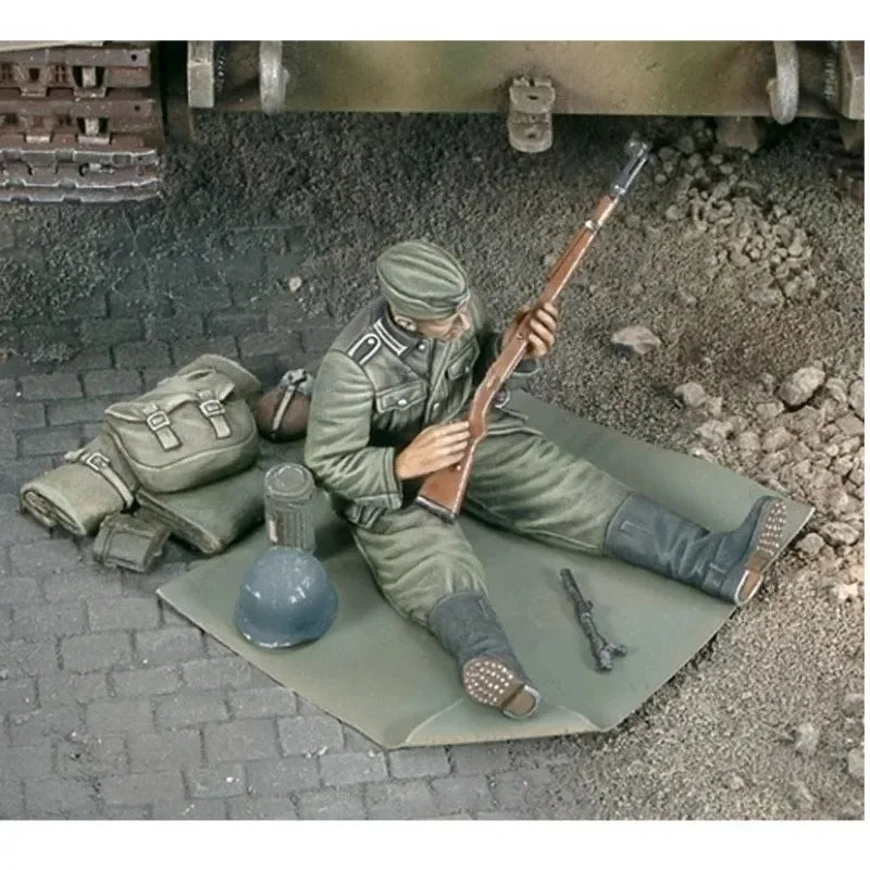 1/35 WWII German Infantry Prone with Rifle, Resin Model Figure Kit, Unassembled and Unpainted