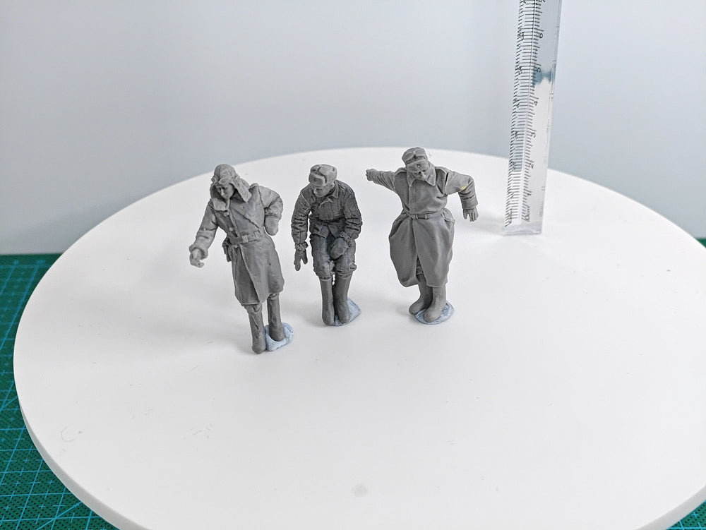 1/35 WWII Soviet Infantry Squad Advancing, 3 Figures, Resin Model Figure Kit, Unassembled and Unpainted
