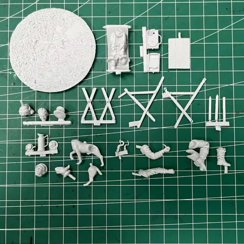 1/32 WWI German Officer, 2 Figures, Resin Model Diorama Kit, Unassembled and Unpainted