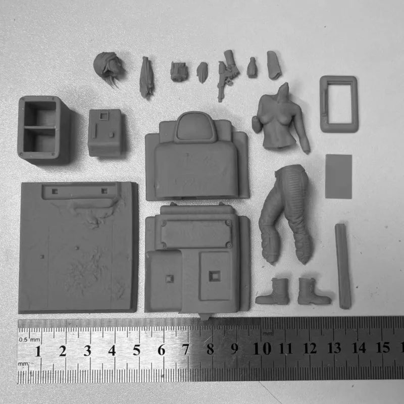 1/24 Female Tactical Warrior, Resin Model Figure Kit, Sci-Fi Theme, Unassembled and Unpainted