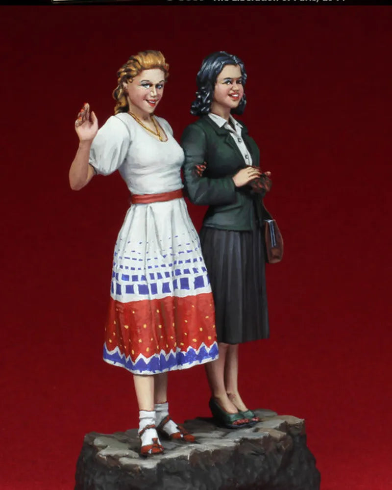 1/35 Cold War Soviet Women, 2 Figures, Resin Model Figure Kit, Unassembled and Unpainted