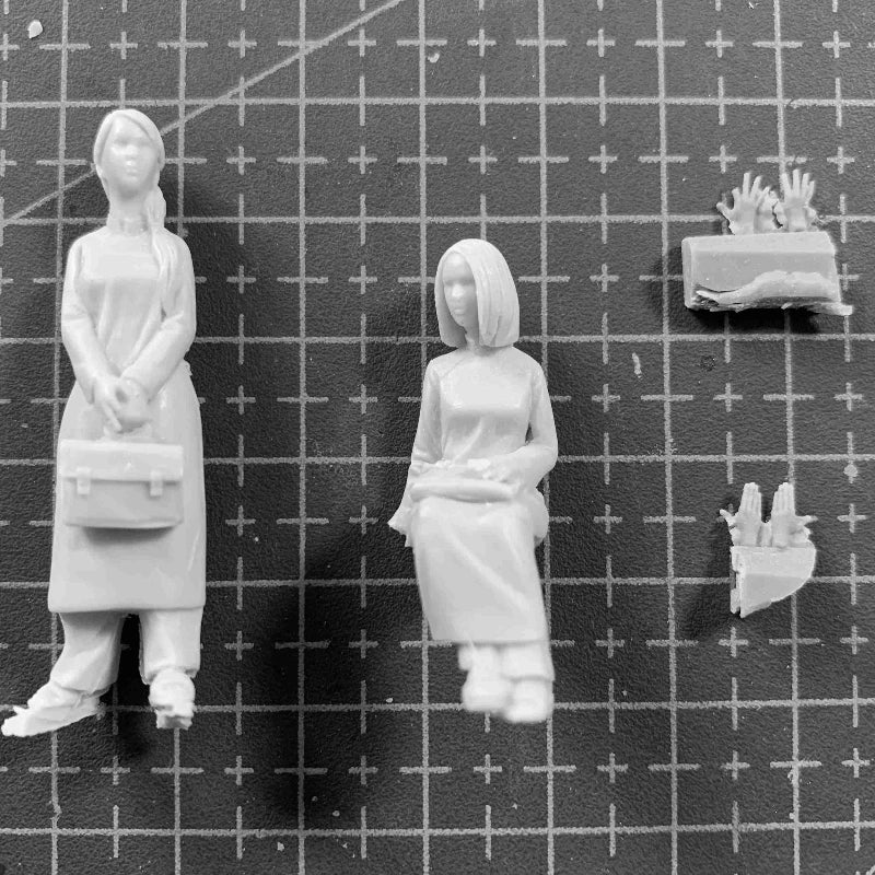 1/35 Vietnamese Schoolgirls, 2 Figures, Resin Model Figure Kit, Historical Theme, Unassembled and Unpainted