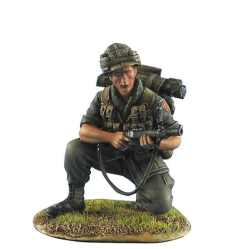 1/35 Vietnam War U.S. Soldier with Rifle, Resin Model Figure Kit, Unassembled and Unpainted