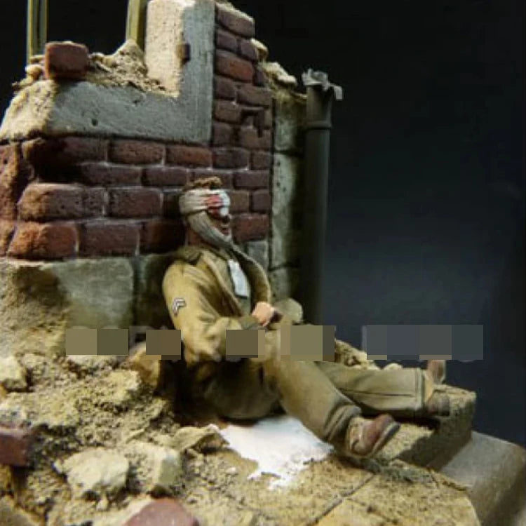 1/35 WWII Soviet Infantry at Rest One Wounded, 2 Figures, Resin Model Figure Kit, Unassembled and Unpainted