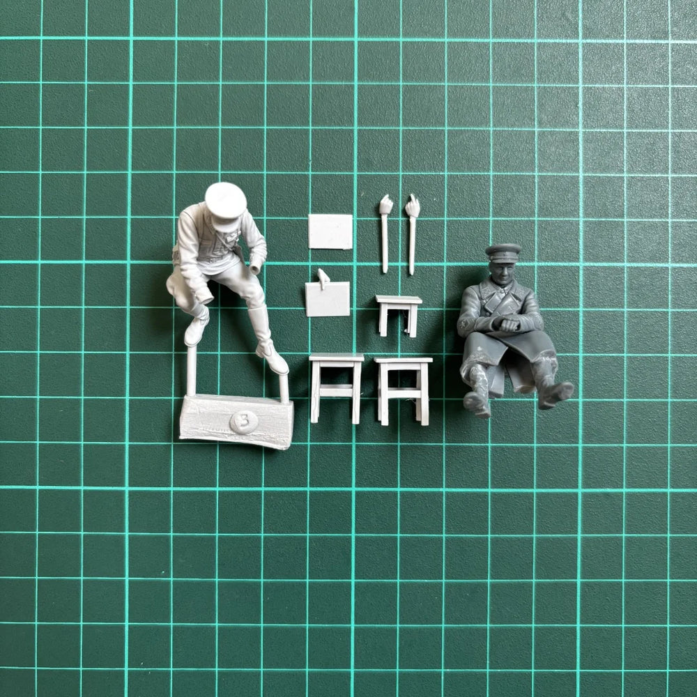 1/35 Cold War Soviet Officers Conference, 6 Figures, Resin Model Figure Kit, Unassembled and Unpainted