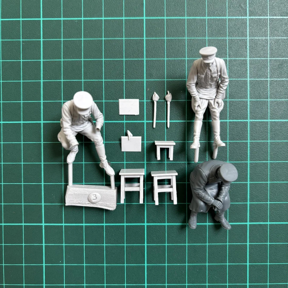 1/35 Cold War Red Army Generals Meeting, 3 Figures, Resin Model Figure Kit, Unassembled and Unpainted