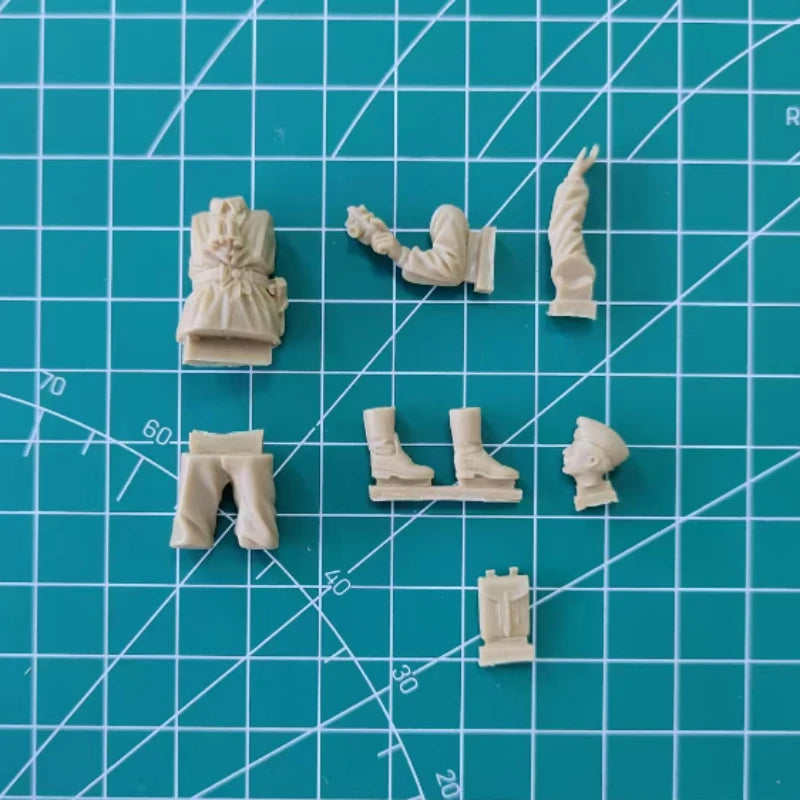 1/35 WWII German Wehrmacht Photographer, Resin Model Figure Kit, Unassembled and Unpainted