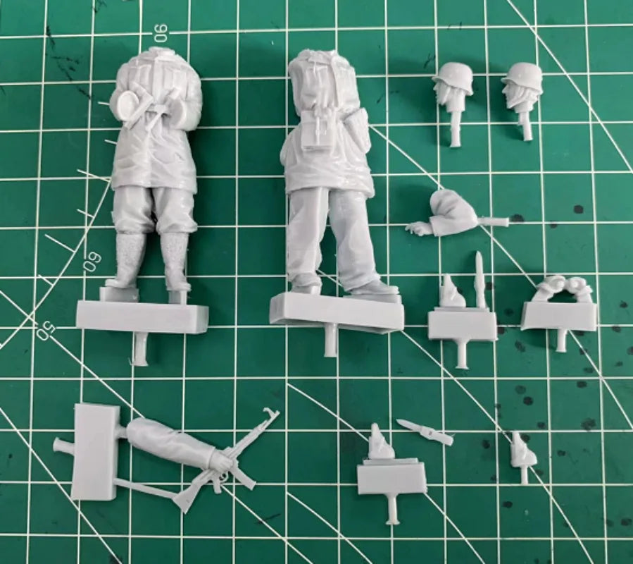 1/35 WWI German Prussian Soldiers, 2 Figures, Resin Model Figure Kit, Unassembled and Unpainted