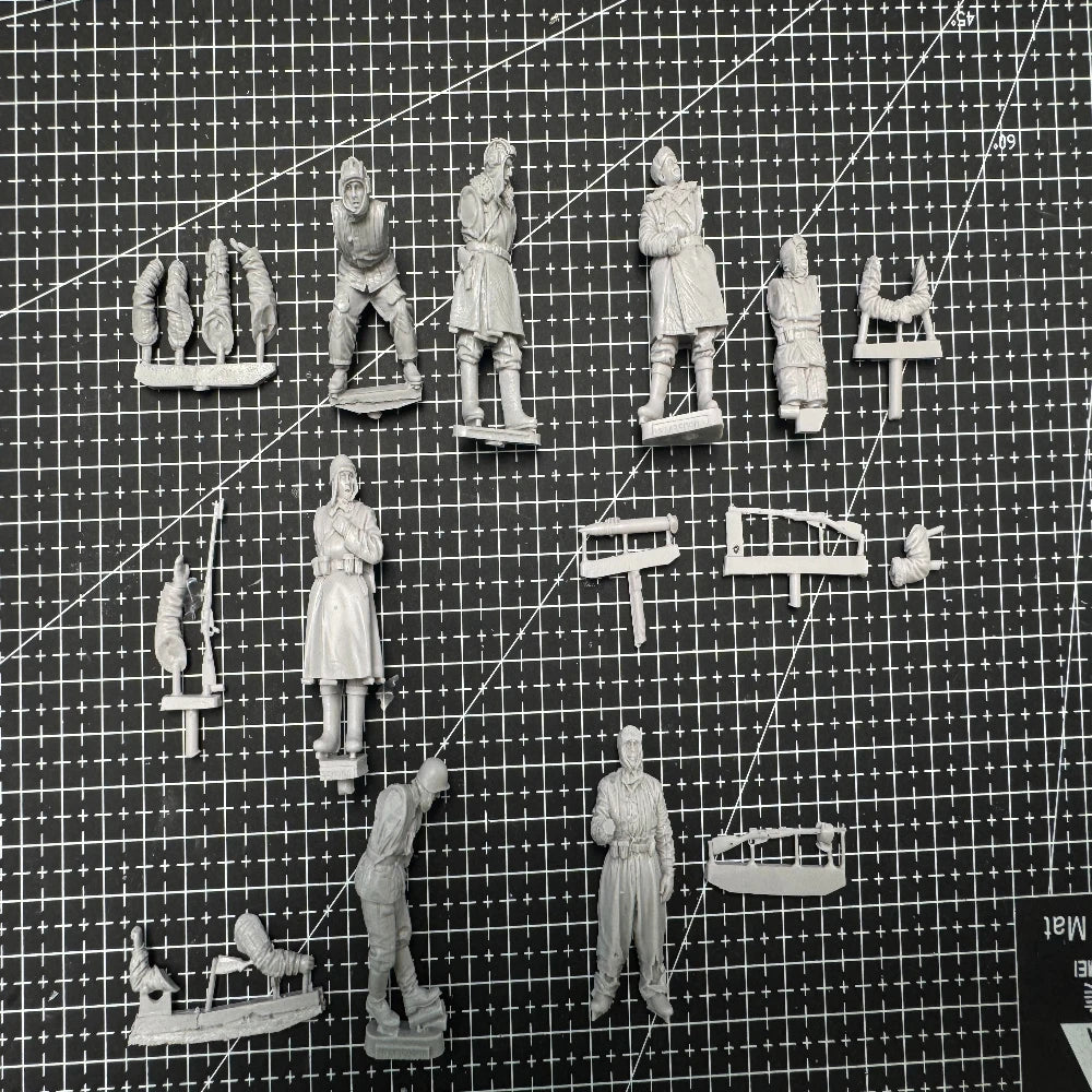 1/35 WWII German Infantry Examining Captured Tank, 7 Figures, Resin Model Figure Kit, Unassembled and Unpainted