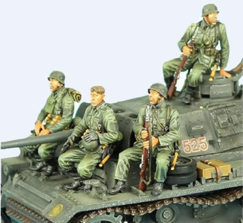 1/35 WWII German Tank Crew Manning Panzer, 4 Figures, Resin Model Figure Kit, Unassembled and Unpainted