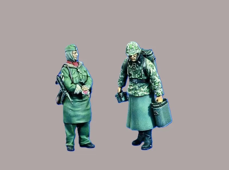 1/35 WWII German Infantry with MP40 and Greatcoat, 2 Figures, Resin Model Figure Kit, Unassembled and Unpainted