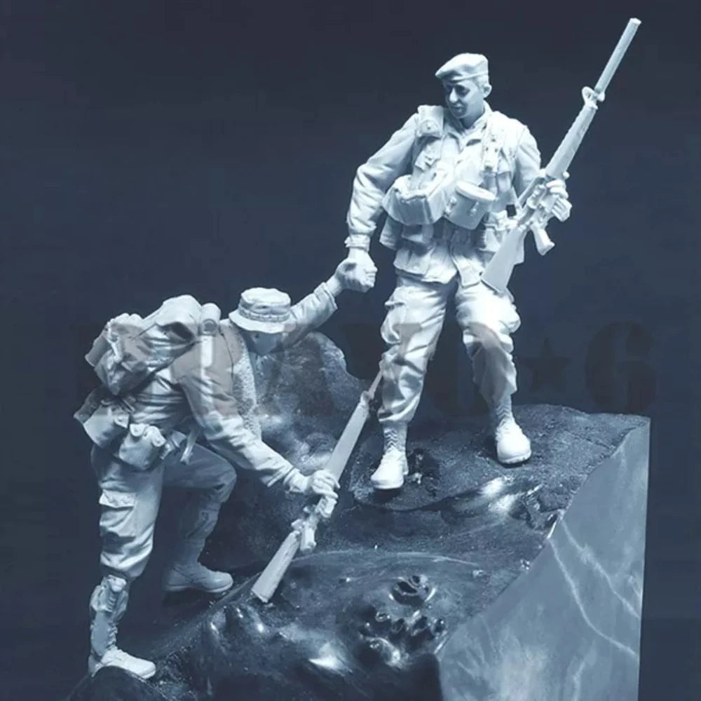 1/35 Modern Tactical Soldier with Plate Carrier, Resin Model Figure Kit, Unassembled and Unpainted
