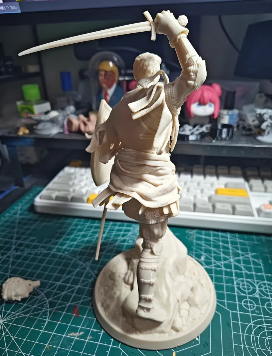 1/9 Bearded Barbarian Warrior with Axe and Shield, Resin Model Figure Kit, Fantasy Theme, Unassembled and Unpainted