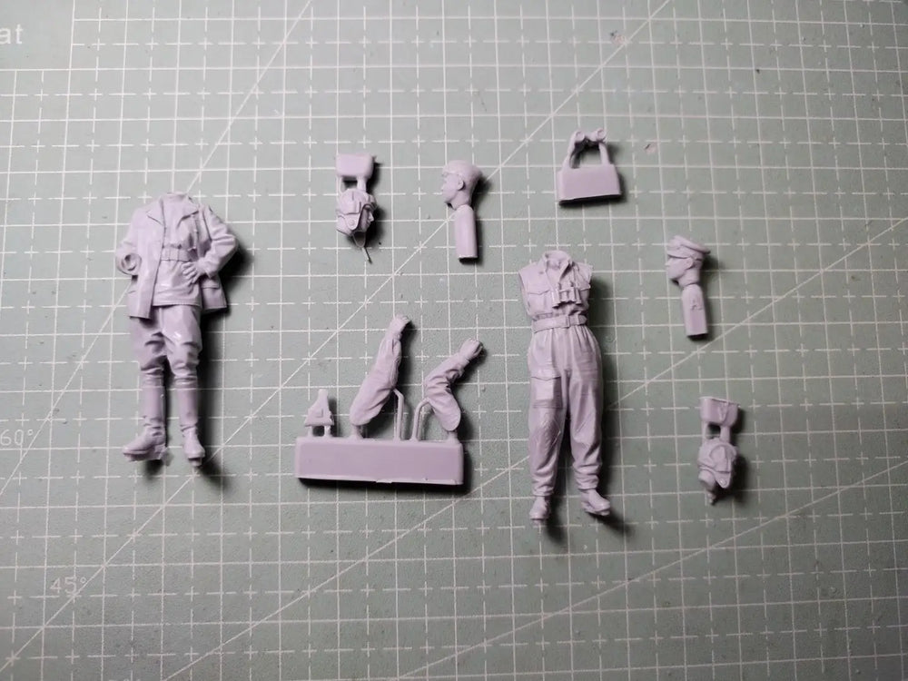 1/35 WWII Soviet Rifle Squad in Combat, 2 Figures, Resin Model Figure Kit, Unassembled and Unpainted