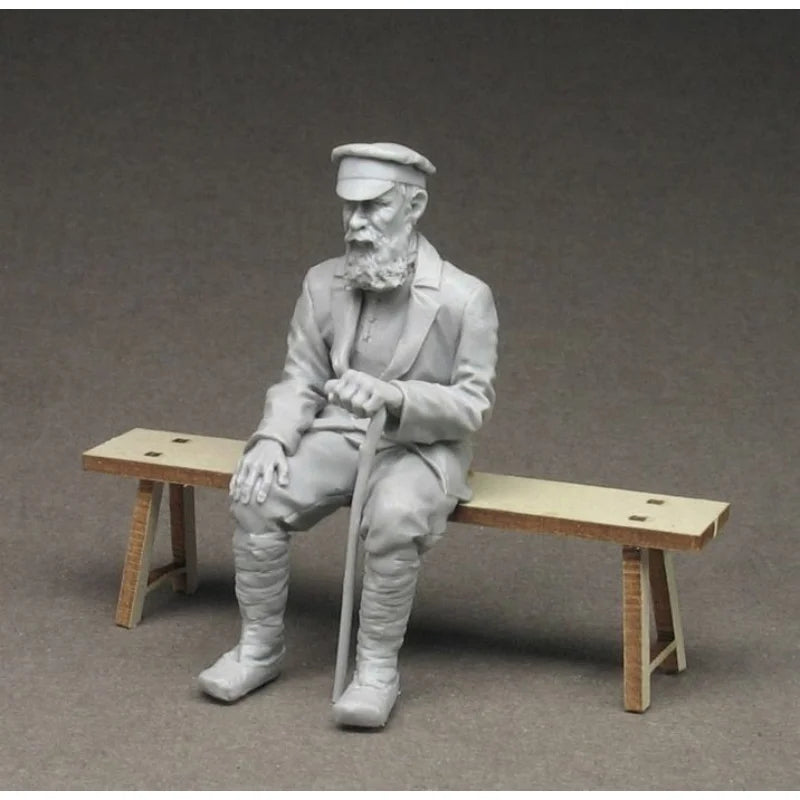 1/35 WWI British Officer Resting on Bench, Resin Model Figure Kit, Unassembled and Unpainted