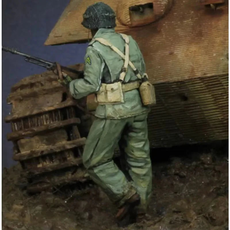 1/35 WWII US Combat Infantryman with M1 Garand, Resin Model Figure Kit, Unassembled and Unpainted