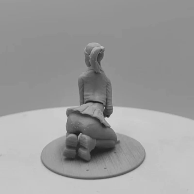 1/24 Female in School Uniform Kneeling, Resin Model Figure Kit, Anime Theme, Unassembled and Unpainted