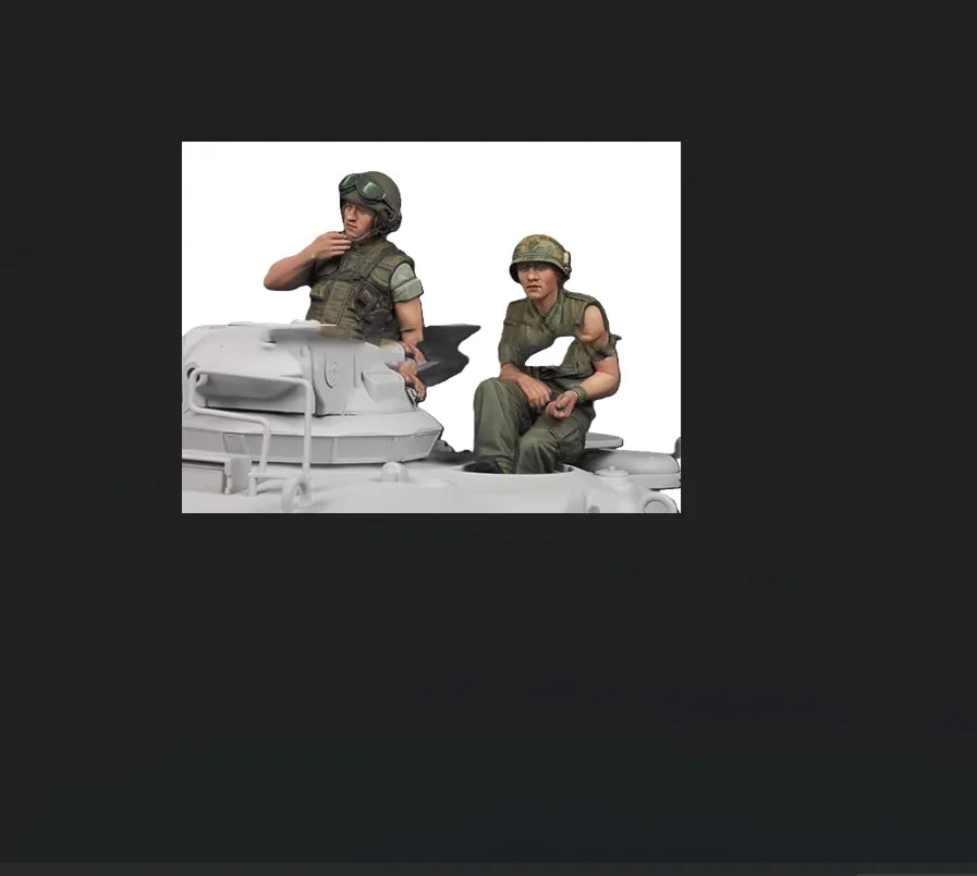 1/35 WWII Soldiers with Vehicle, 2 Figures, Resin Model Figure Kit, Unassembled and Unpainted