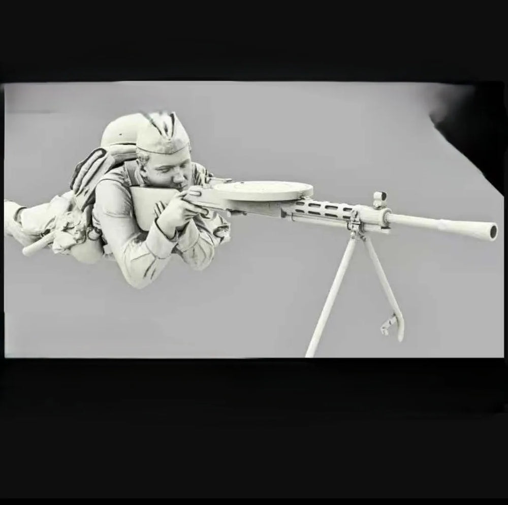 1/35 WWII Soldier with M2 Machine Gun, Resin Model Figure Kit, Unassembled and Unpainted