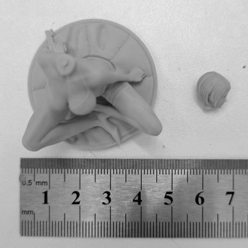 75mm Pin-up Female Gunner, Resin Model Figure Kit, Unassembled and Unpainted